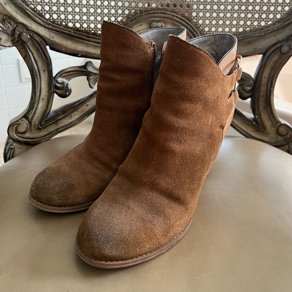 Hinge Wedges